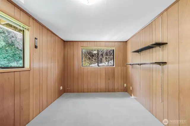 Den/extra room