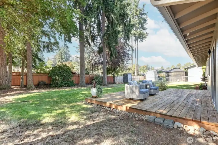 Huge level fully fenced back yard
