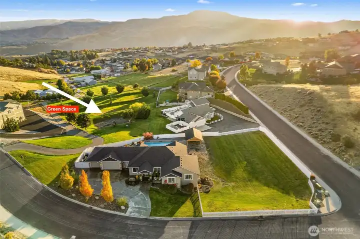 HOA managed green space insures privacy and protected views. HOA managed green space insures privacy and protected views.