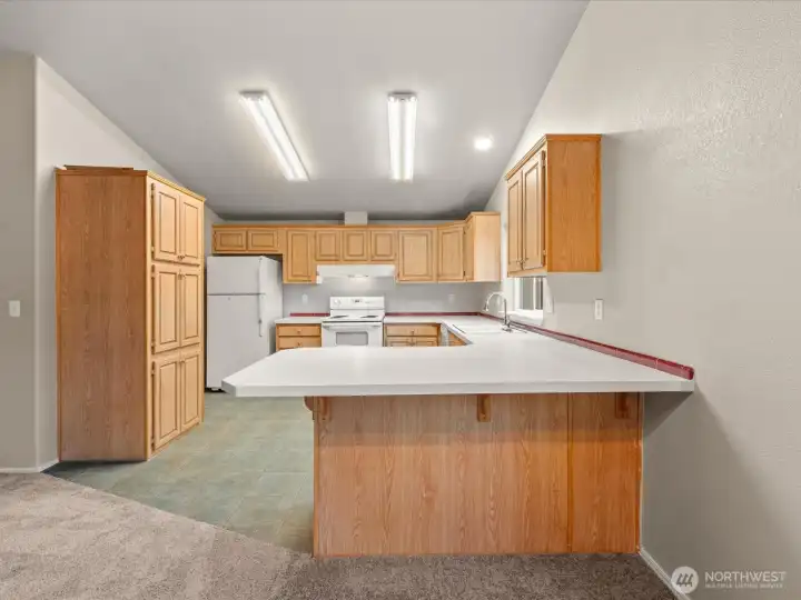 Built-in breakfast bar seating