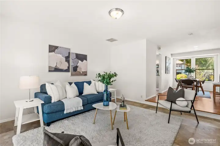 This view is from the patio slider toward the breakfast nook.