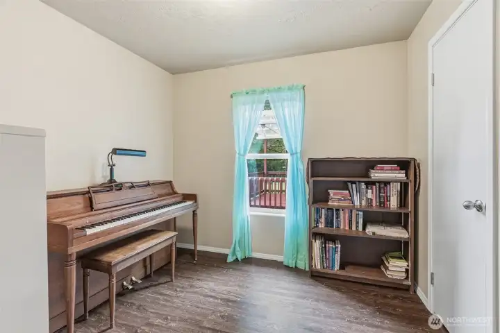Extra bedroom ideal for guests, office or hobbies.