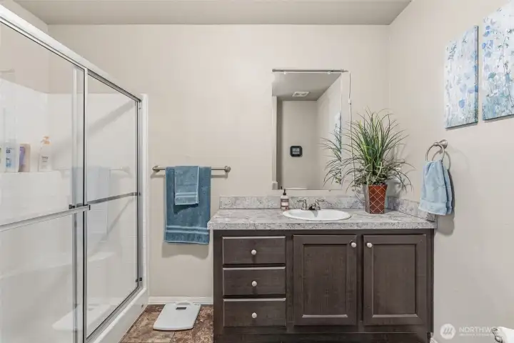 Convenient 3/4 bath w/low-step shower off primary bedroom.
