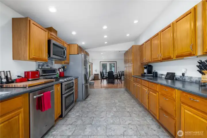 Plenty of cabinets storage here