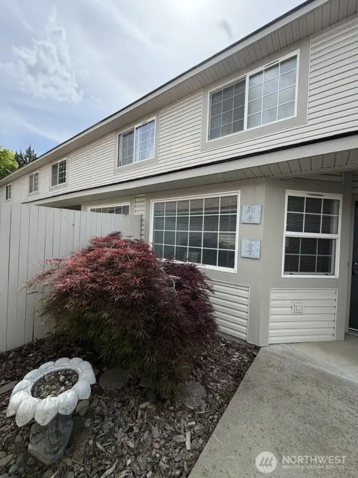 209 E 18th Ave B23
