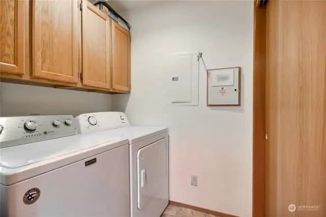 Newer side-by-side washer/dryer in walk in laundry.