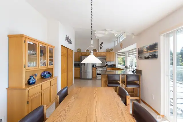 dining table into Kitchen