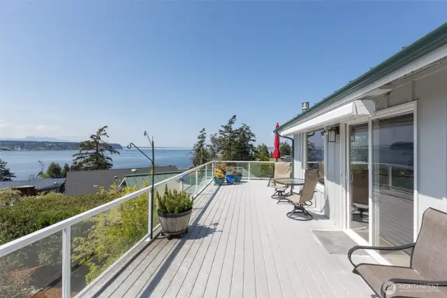 Large Deck for enjoying the incredible view!