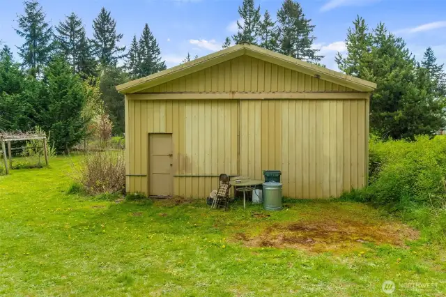1200 square foot Shop