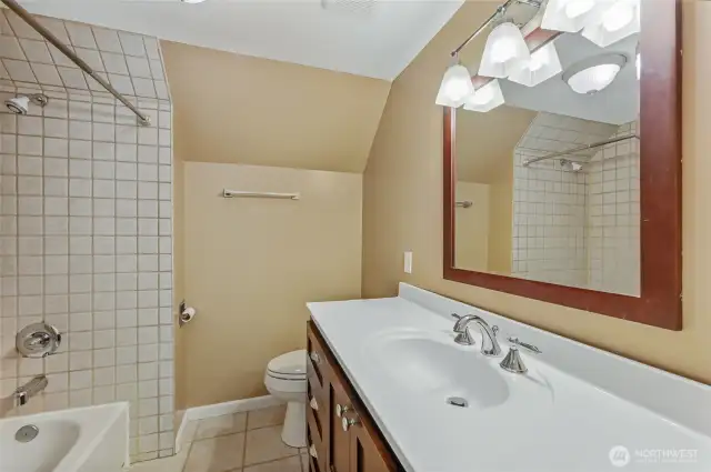 2nd floor full bath