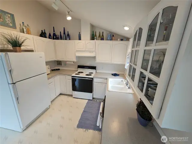 All appliances stay!