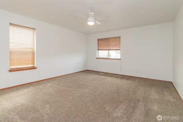 Upstairs Spacious Bonus Room