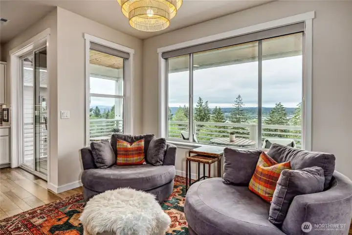 Dining w/custom lighting