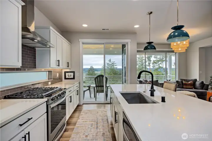 Kitchen w/deck access