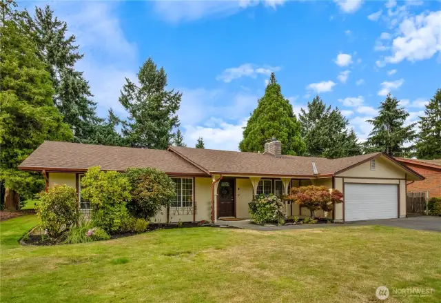 Welcome to your dream home in the desirable community of Oakbrook!