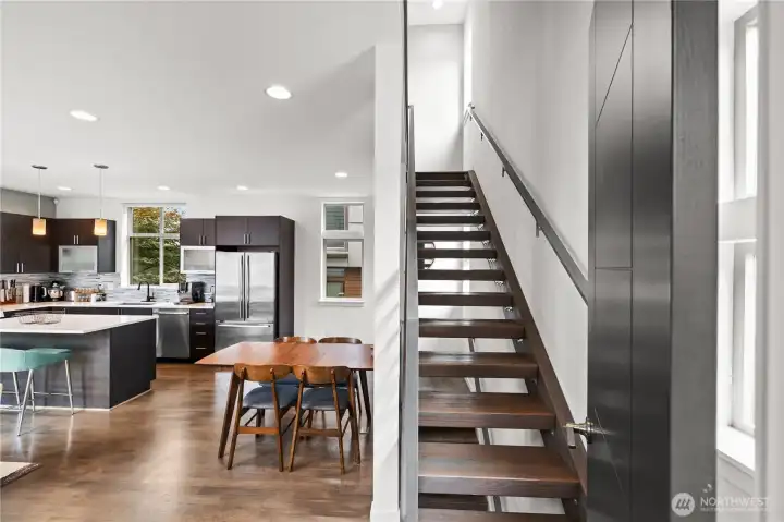 Living floor floating stairs