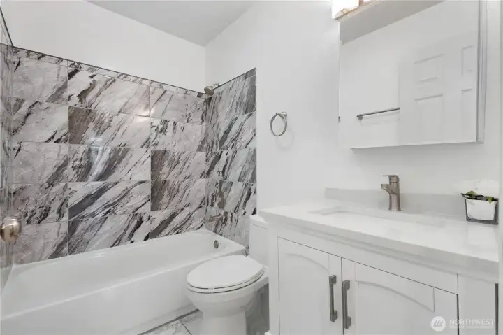 Guest Full Bath - Recently Updated