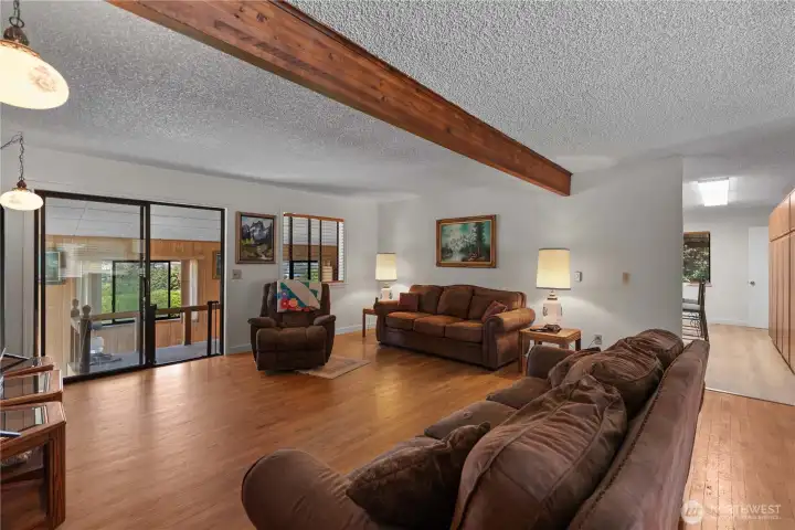 slider from living room out to sun room