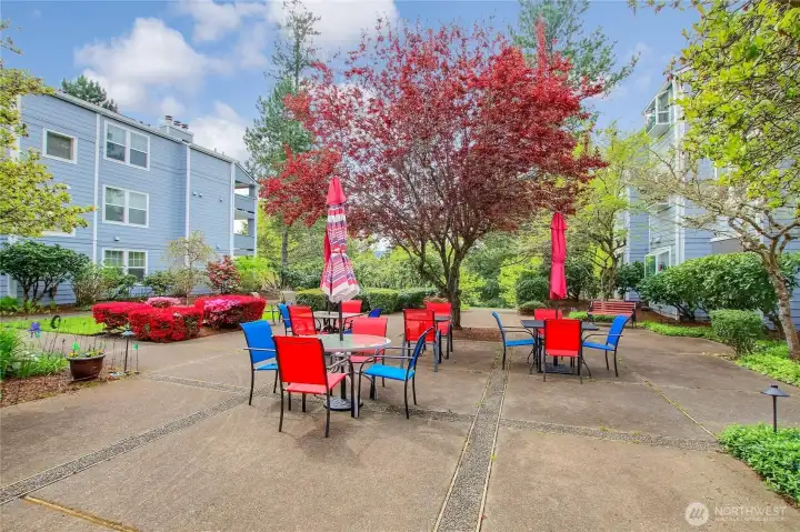 Cascade courtyard for Cascade events and resident use.