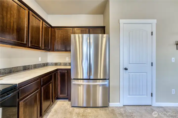 Stainless applliances, lots of cabinets and a separate pantry as well.