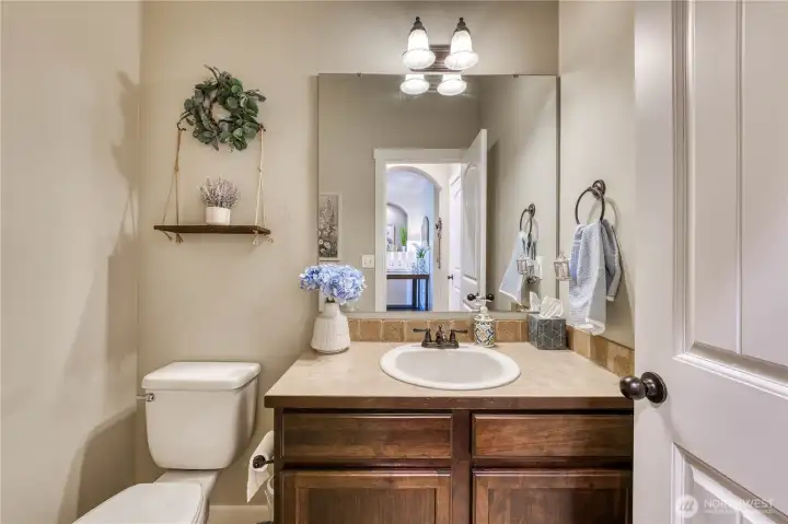 Powder room on the mainfloor.