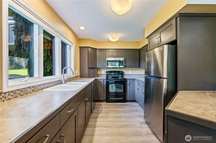 Kitchen - new dishwasher and refrigerator