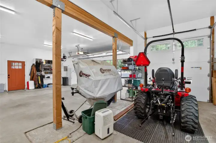 2nd garage bay w 10' door