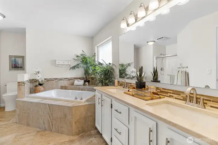 primary ensuite with 5-piece bath