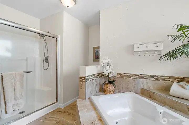 primary ensuite with 5-piece bath