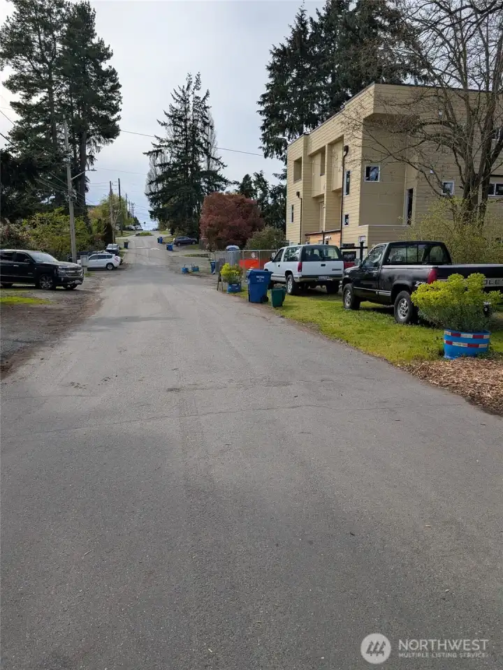 Street scene - new home construction.