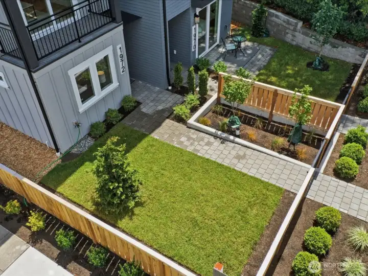 Fenced Front Yard perfect for entertaining or pets Fenced Front Yard perfect for entertaining or pets