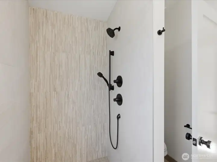 Walk in shower (glass to still be installed) Walk in shower (glass to still be installed)