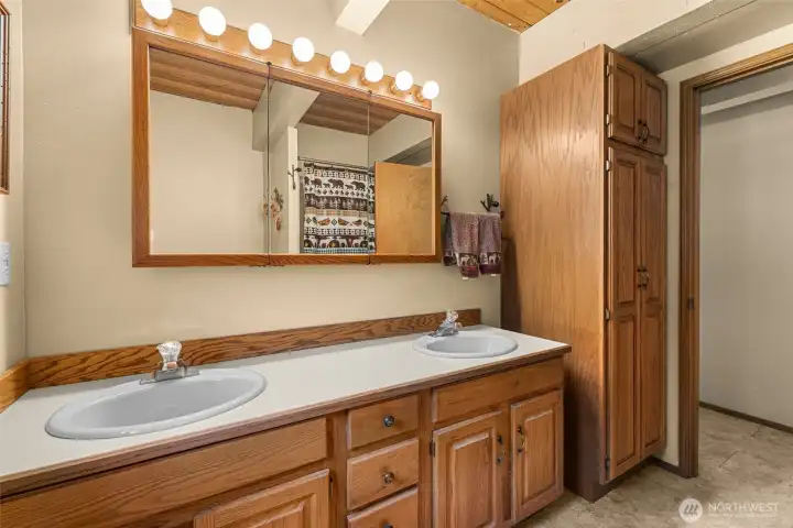 Main Floor Full Bathroom