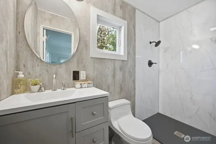 Primary en suite Primary en suite