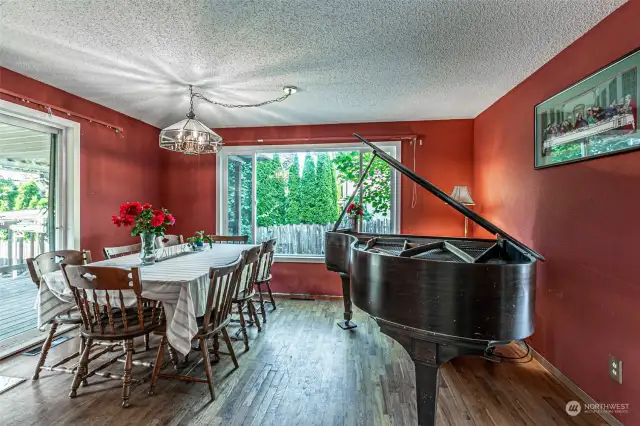 Generous dining room with stunning sunsets of the deck