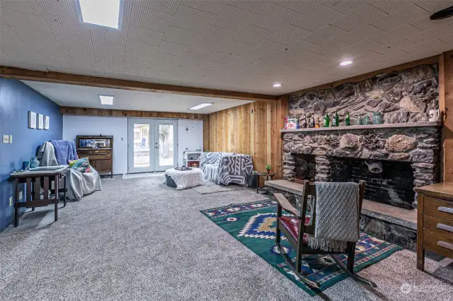 Downstairs bonus room with access to the lower deck