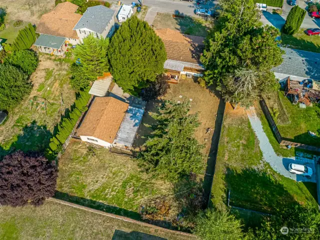 Don't miss this opportunity to own a great piece of coveted Puyallup Valley  property.