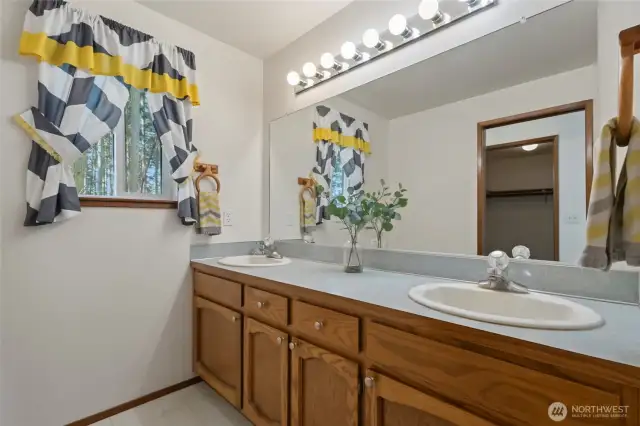 Ensuite full bathroom with double sinks.