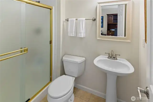 Private Bath in Guest Room / Office
