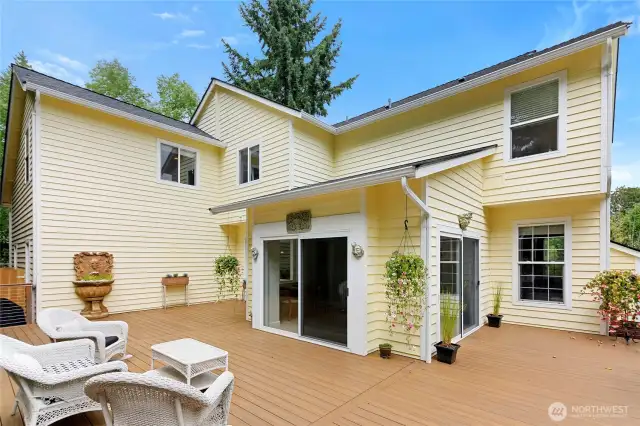 Large Entertainment Deck