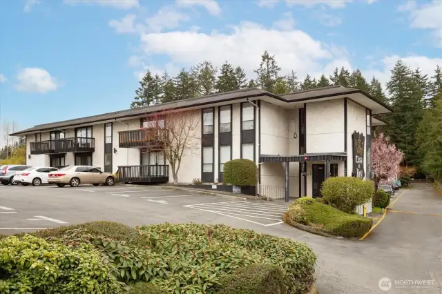 19411 at Casa Del Ray offers designated parking and secured entrance as part of its amenities.