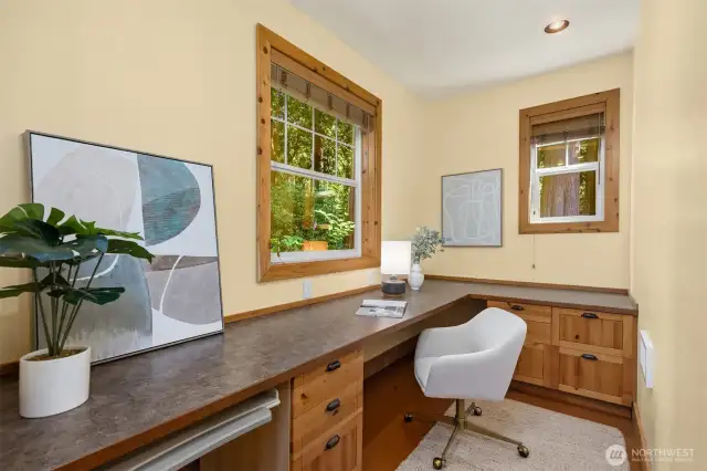 The cottage even provides guests with a sweet and comfortable office, and is served by Net253’s super fast fiber optic internet service (as is the main home).