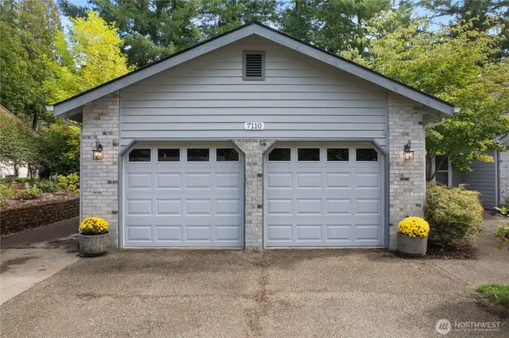 DOUBLE DOOR GARAGE