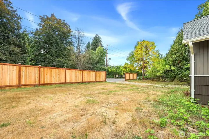 Fence providing privacy