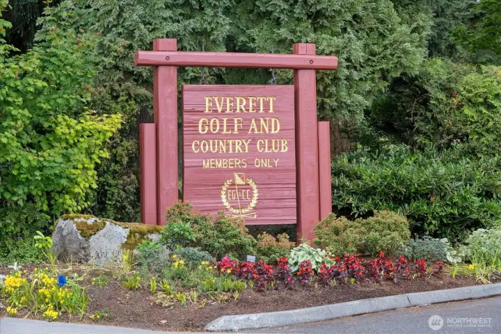 Everett Golf & Country Club located just across the street.