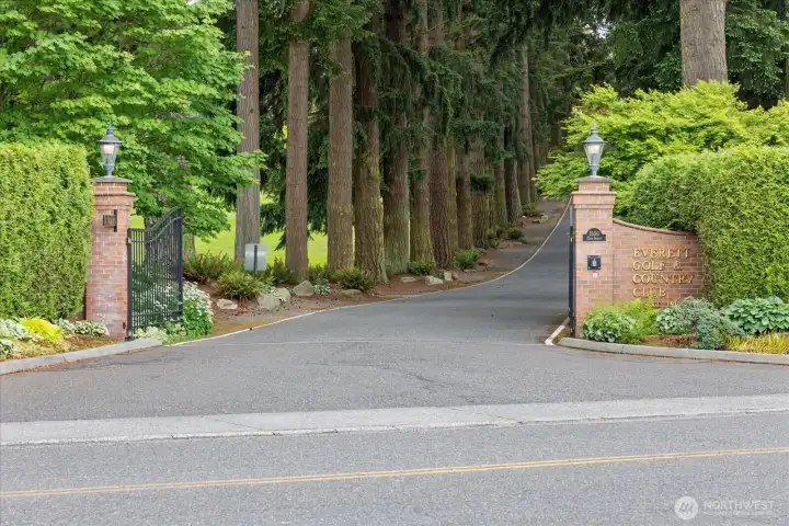 Entrance to Everett Golf & Country Club just moments from the home.