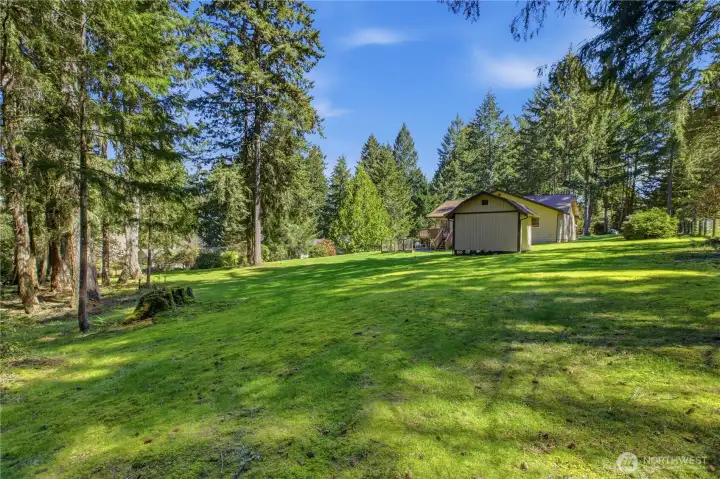 Wonderful acreage and ideal for large gatherings or taking in nature!