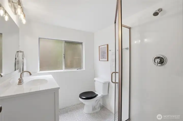 Lower level 3/4 bath.