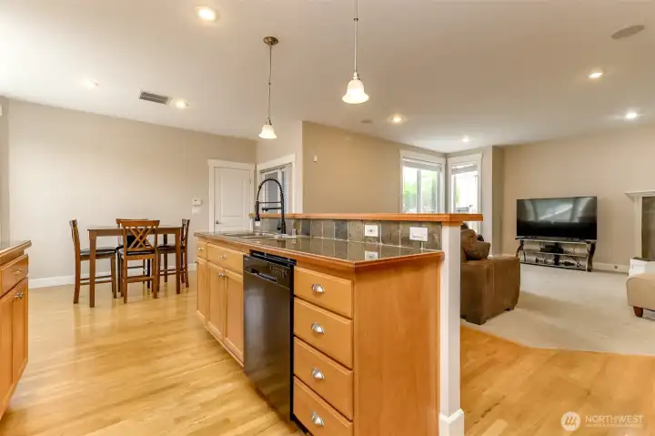 You will love the storage but also the spacious room to move around and share the kitchen with your favorite chef.