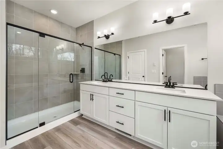 Photo of same plan, different lot